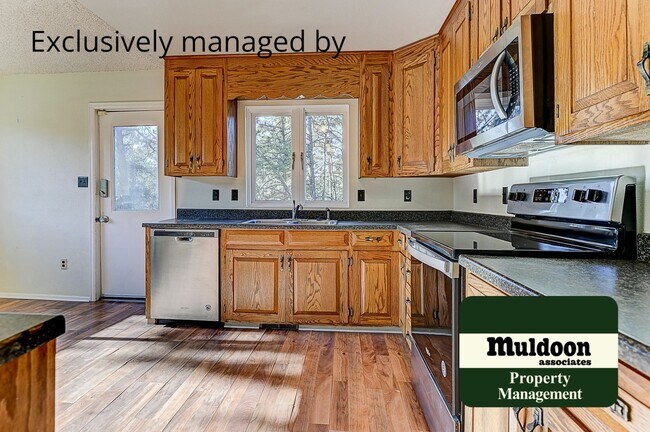 Building Photo - Stunning Black Forest Home!