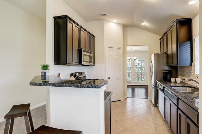 Building Photo - 15718 Whispering Green Dr