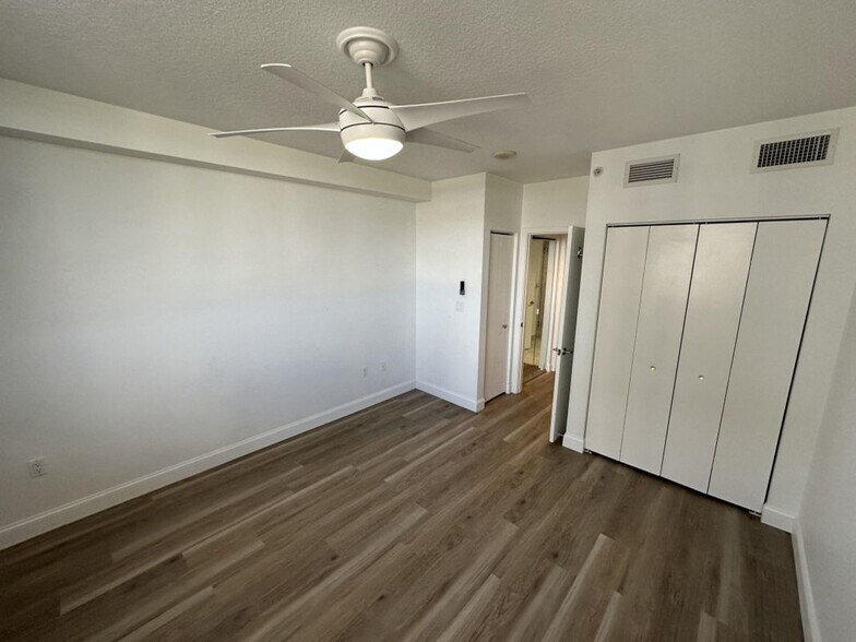 Building Photo - 1551 N Flagler Dr