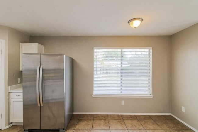 Building Photo - 7615 Alegria Dr