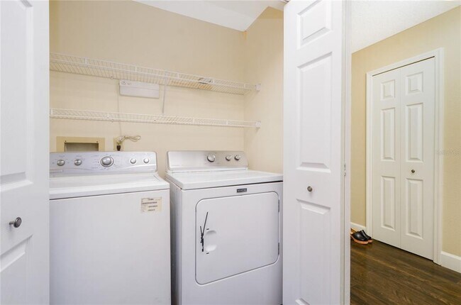 Building Photo - 439 S Netherwood Cres