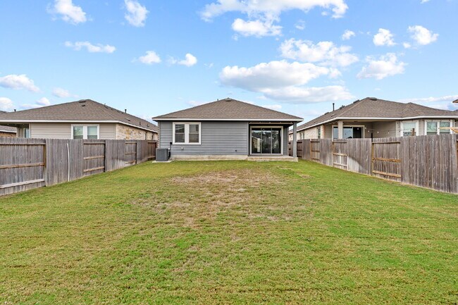 Building Photo - "Charming 3-Bedroom Home with 2 Baths in San Marcos – 1821 Sq Ft of Comfort!"