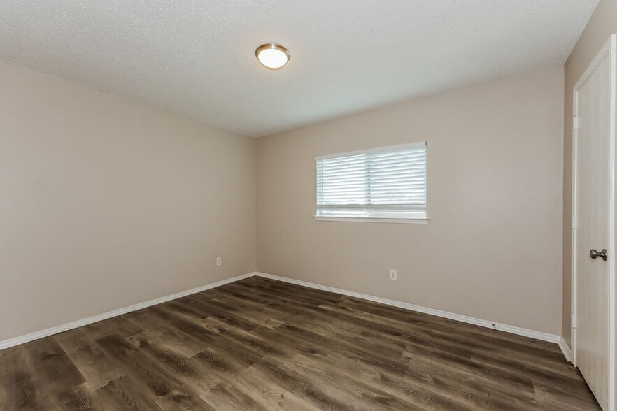 Building Photo - 7024 Lake Jackson Dr