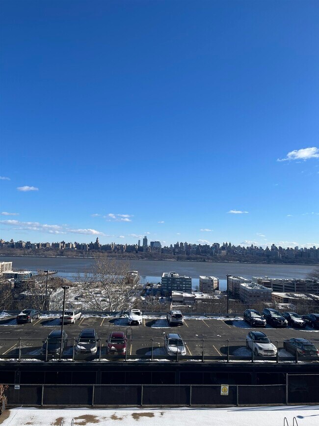 Building Photo - 9060 Palisade Ave