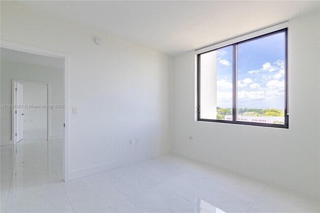 Building Photo - 301 Altara Ave