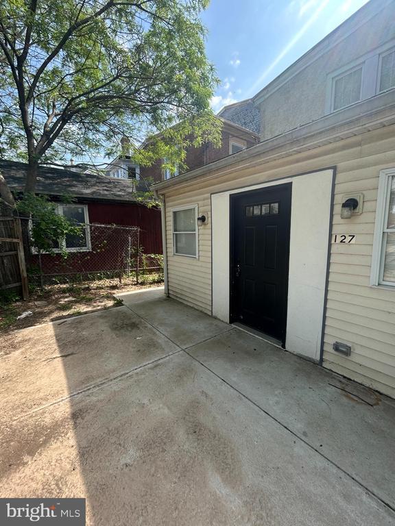 Building Photo - 127 Haws Ave