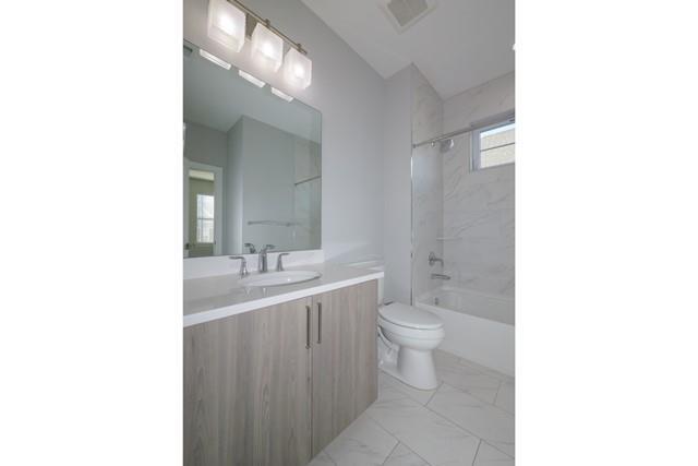 Building Photo - 204 Sutton Ct