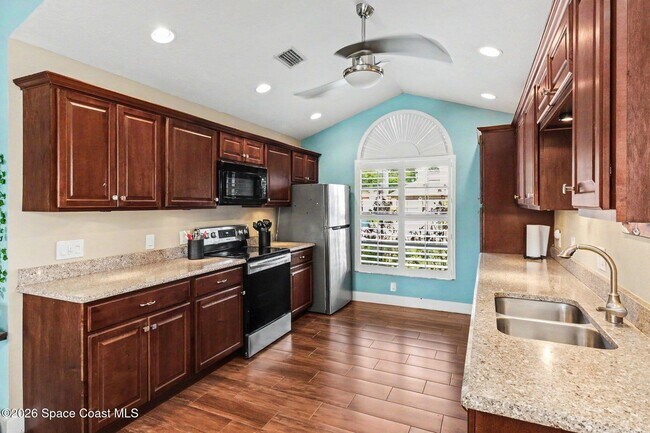 Building Photo - 1611 Clover Cir