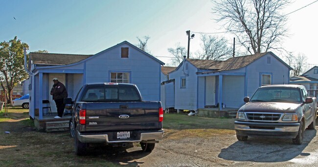 Building Photo - 9601 Old Gentilly Rd