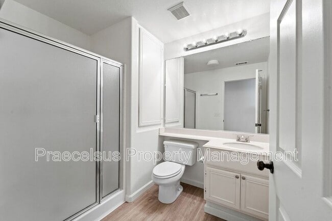 Building Photo - 2394-A Greenbriar Dr