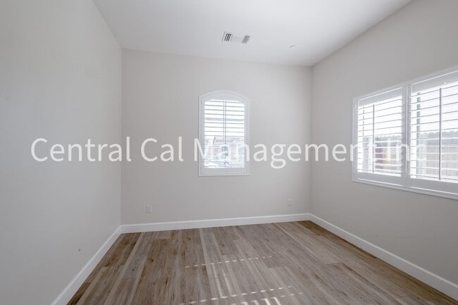 Building Photo - 4 bedroom/3 Bath Home with Solar in the Southwest - $3195 Per Month!