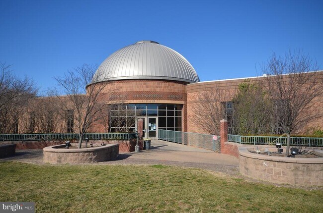 Building Photo - 815 Branch Dr