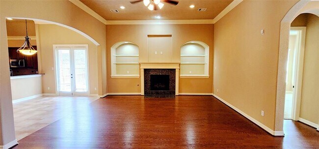 Building Photo - 16303 Lakewood Field Dr