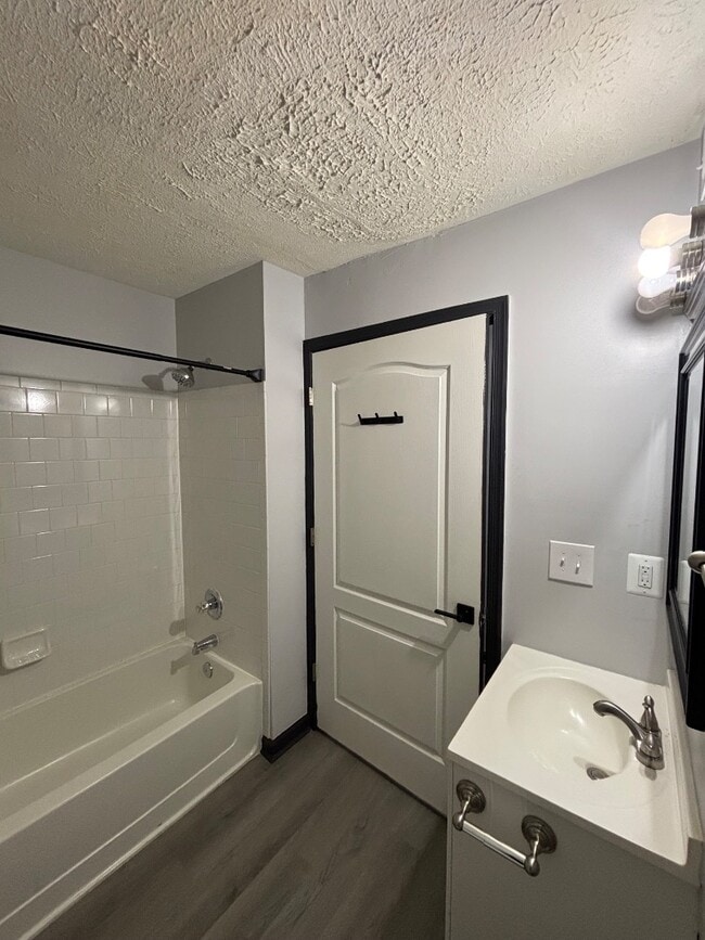 Building Photo - 8961 Town Center Cir