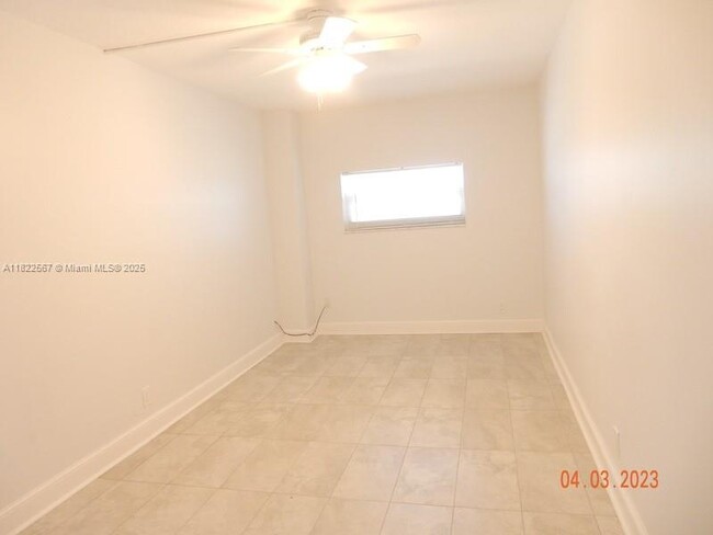 Building Photo - 400 N Surf Rd