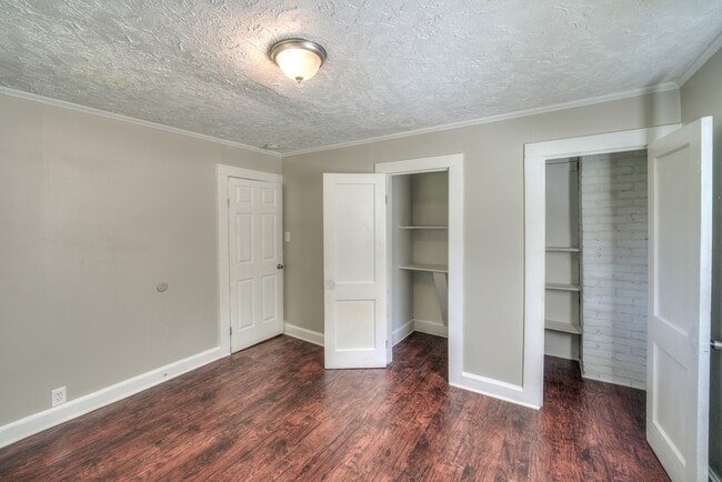 Building Photo - 620 N Moran St