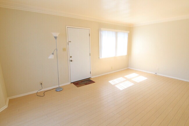 Building Photo - 1316 Centinela Ave