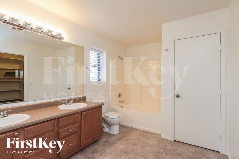 Building Photo - 9032 E Pampa Ave