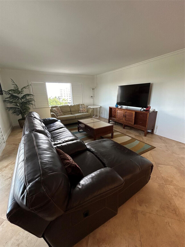 Building Photo - 1200 Hibiscus Ave