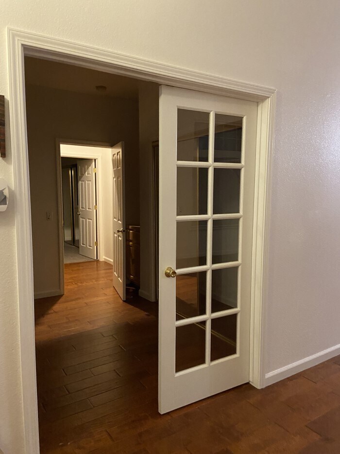 Building Photo - 2054 Pinehurst Ct