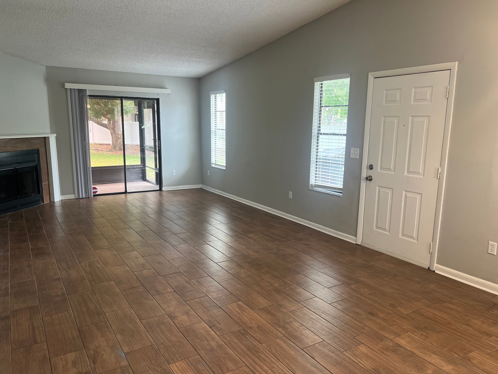 Building Photo - 10101 Lake Oak Cir