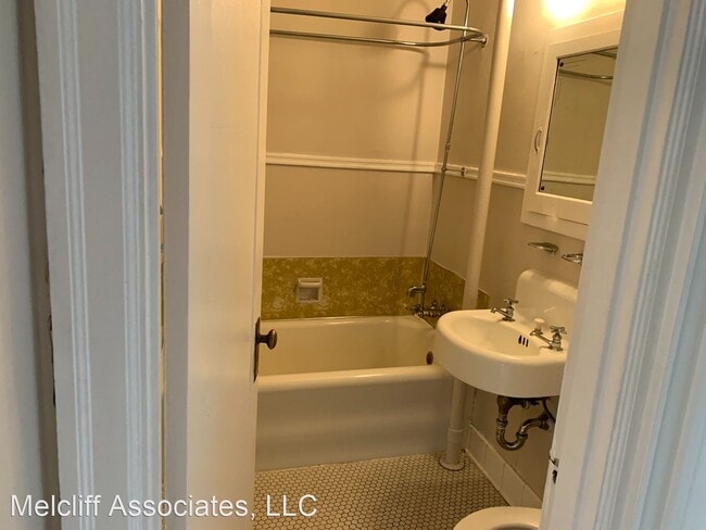 Building Photo - Studio, 1 bath Apartment - 711 SE 11th Ave.