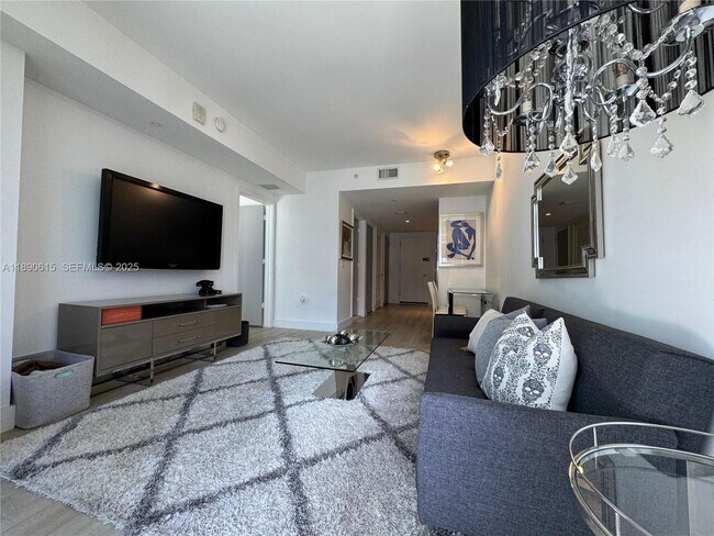 Building Photo - 121 NE 34th St