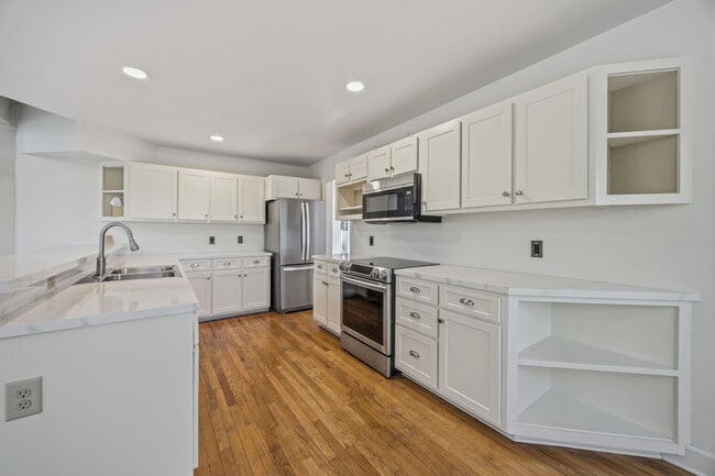 Building Photo - 709 Orchard Ln