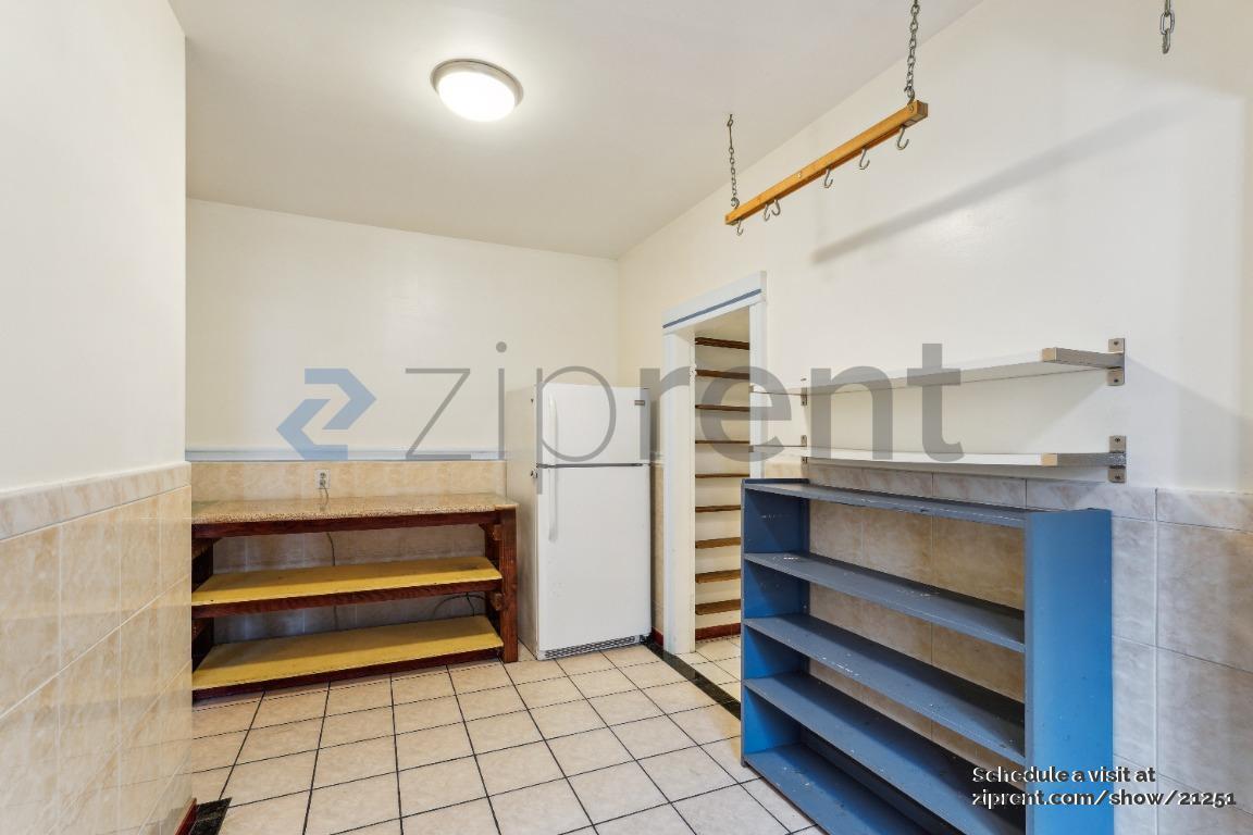 Building Photo - Unit
