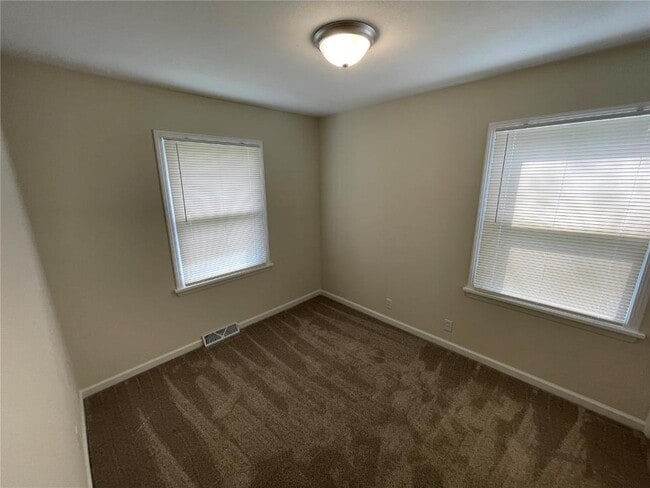Building Photo - 433 Essen Ln