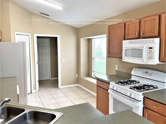 Building Photo - 206 Jessamine Dr