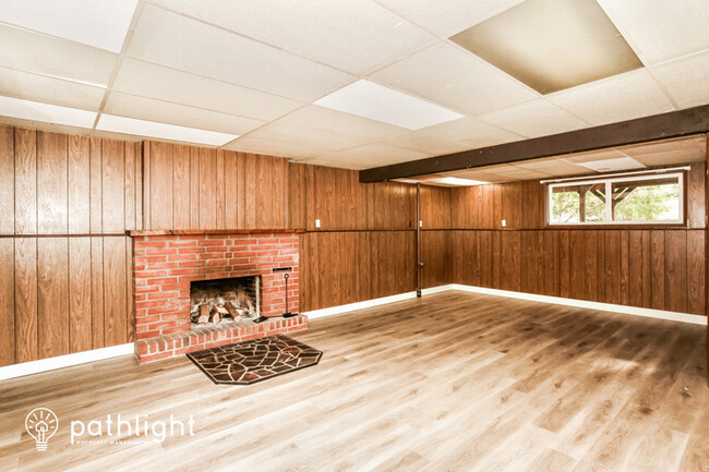 Building Photo - 1900 Madrona Dr SE