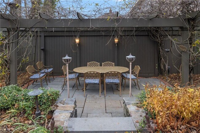 Building Photo - 4 Hunter Ave