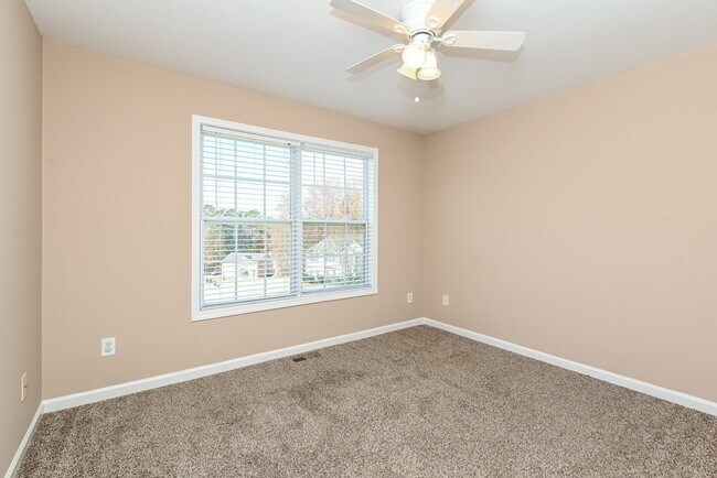 Building Photo - 214 Oakleigh Ln