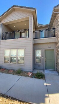 Building Photo - 3 Bed - 2.5 Bath, Large Townhome - 2 Car G...