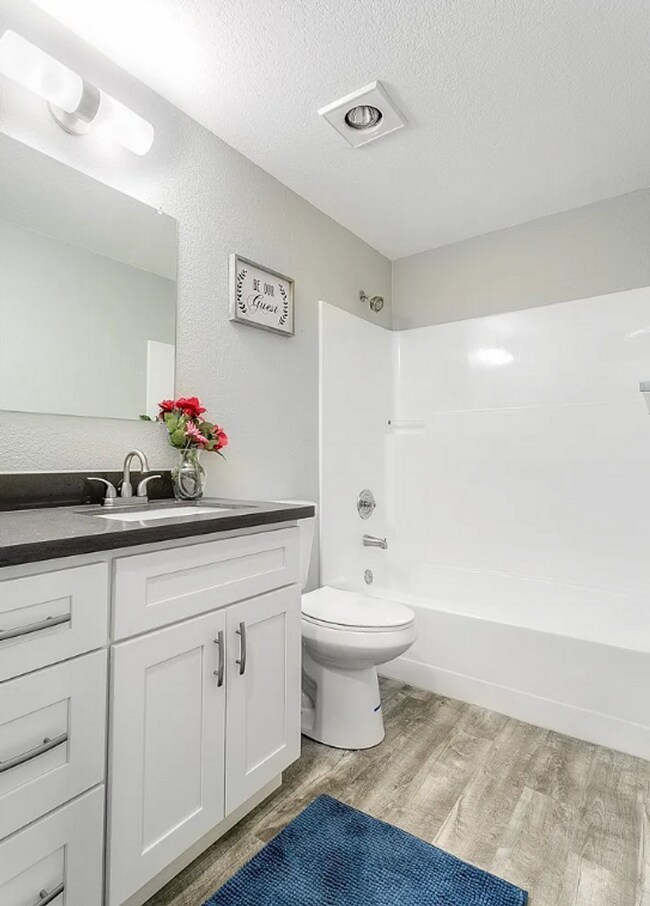Building Photo - Ideally Located 1 Bed Seattle Condo!