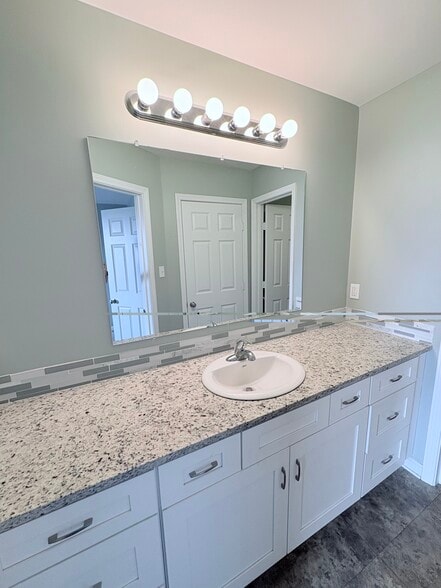 Building Photo - 1610 Dehart Dr