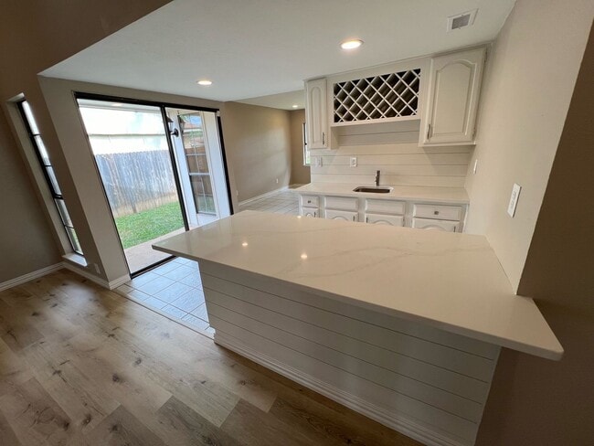 Building Photo - 6700 Forestview Dr