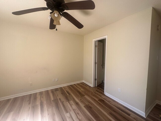 Building Photo - 105 Cantal Dr