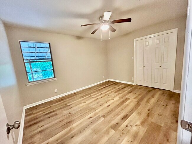 Building Photo - 202 Carter Dr