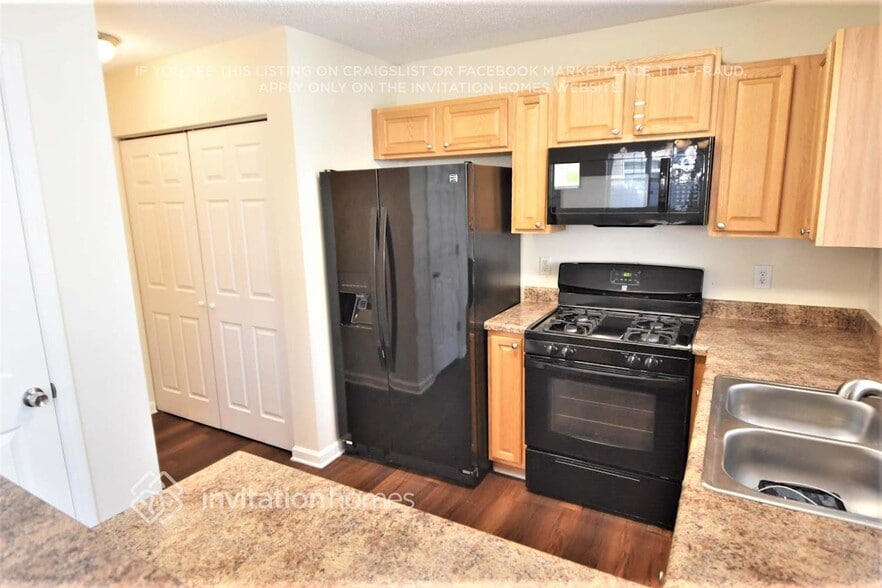 Building Photo - 8611 Meadowmont View Dr