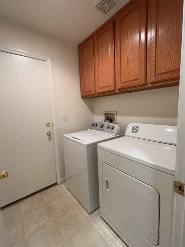 Building Photo - 3-Bed Oasis with 2.5 Baths in North Las Vegas – 1501 Sq Ft of Comfort Await!