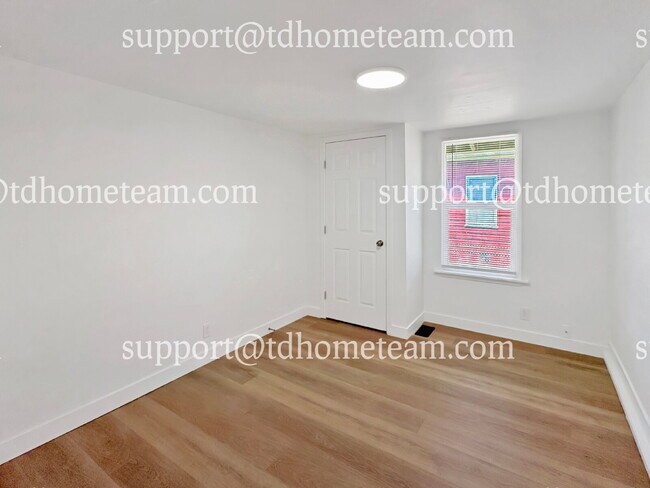 Building Photo - "Charming 3-Bed Home with 2 Baths in the Heart of Kent – 1,310 Sq Ft of Comfort!"