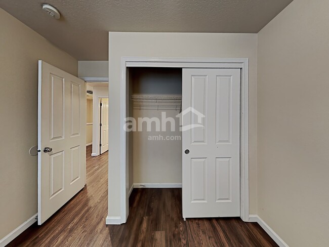 Building Photo - 1628 NE 10th Pl