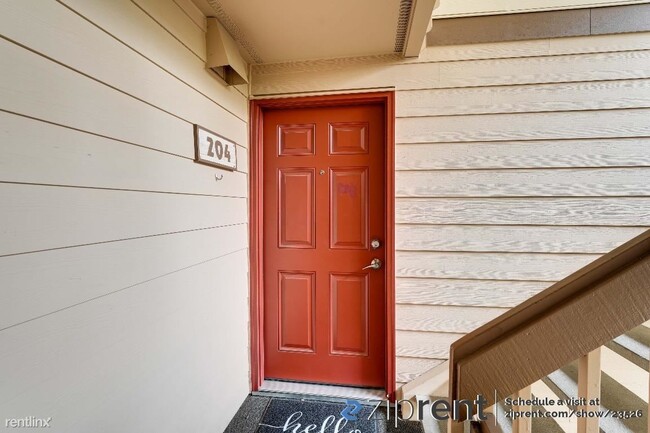 Building Photo - 1 br, 1 bath Condo - 12505 Northeast 143rd...