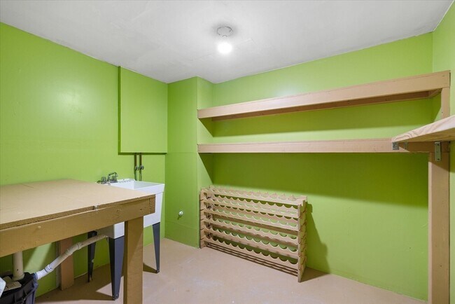 Building Photo - 5 Maple Ridge Dr