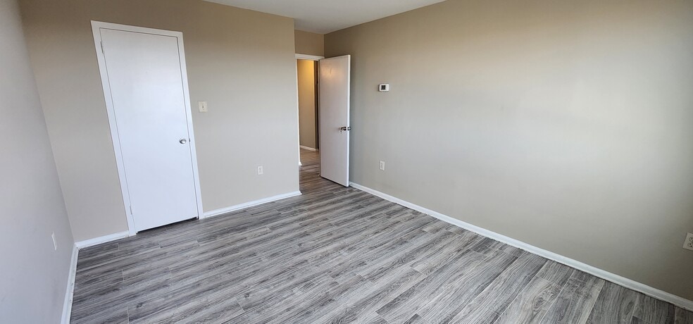 Building Photo - 2500 N Van Dorn St