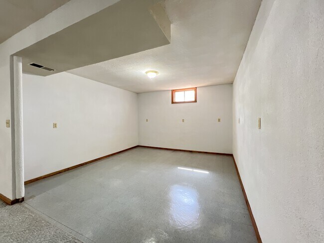 Building Photo - 3690 Keystone Dr