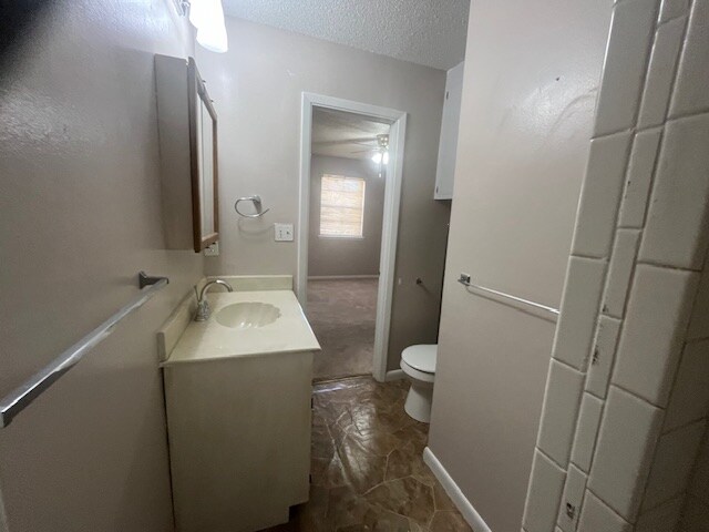 Building Photo - 2 Creekdale Dr