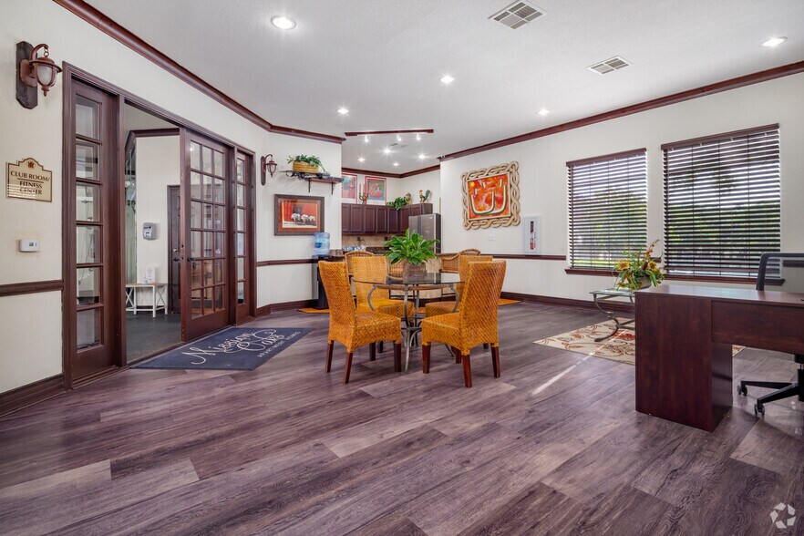 Mission Oaks 7575 Callaghan Rd San Antonio TX 78229 Apartment Finder